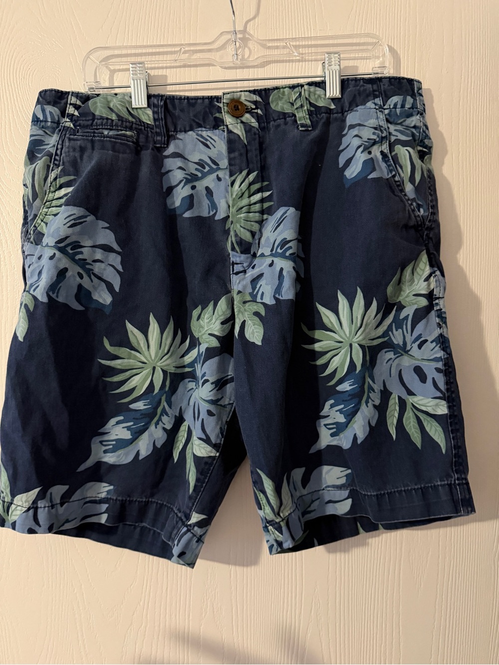 American Eagle Men's Y2K Floral Hawaiian 34 Cargo Shorts Classic Fit Blue